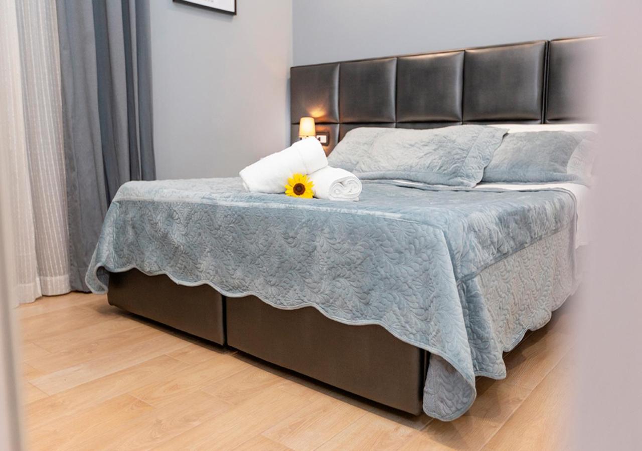 B&B Vico Milano 18 Napoli Eksteriør bilde