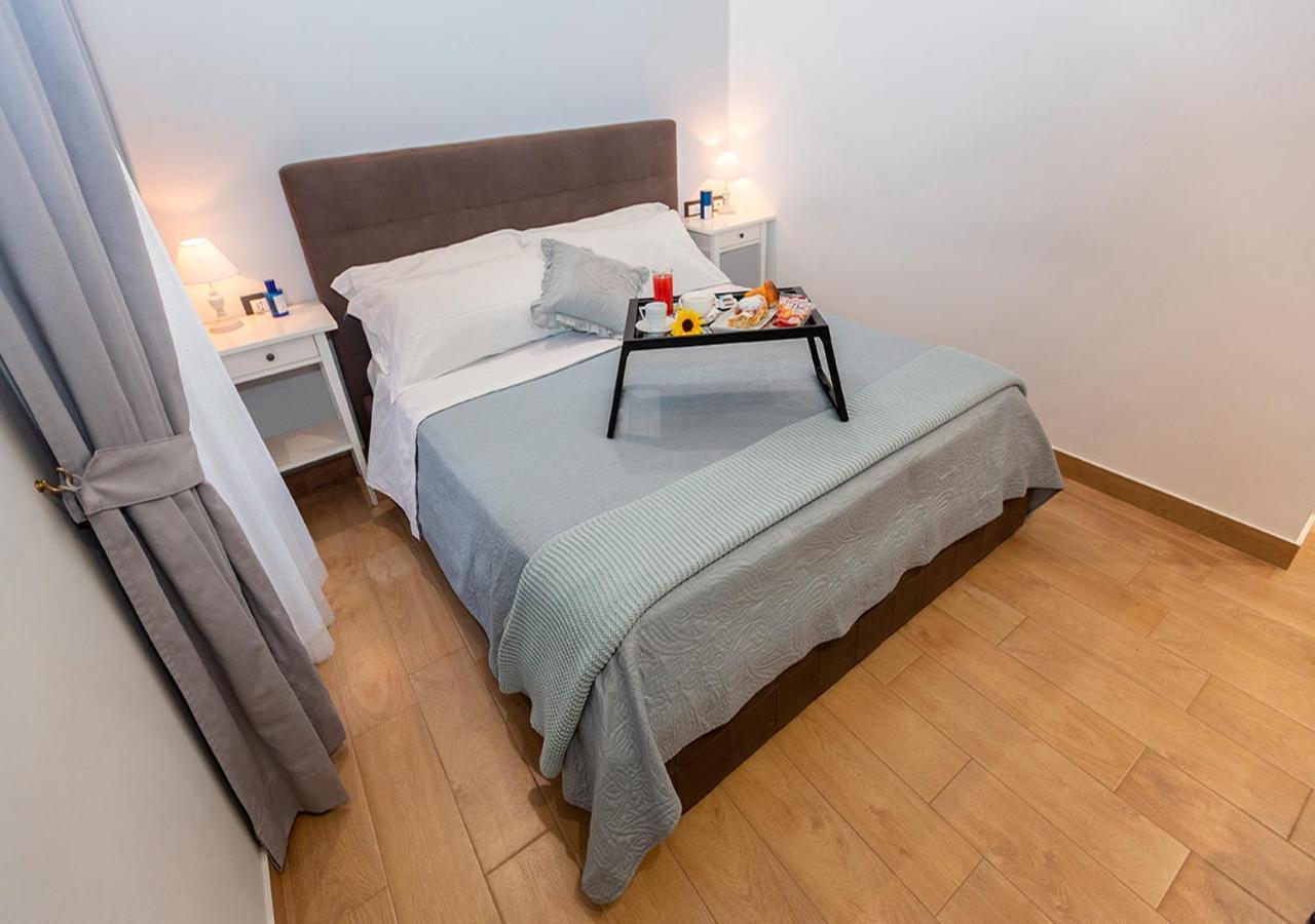 B&B Vico Milano 18 Napoli Eksteriør bilde