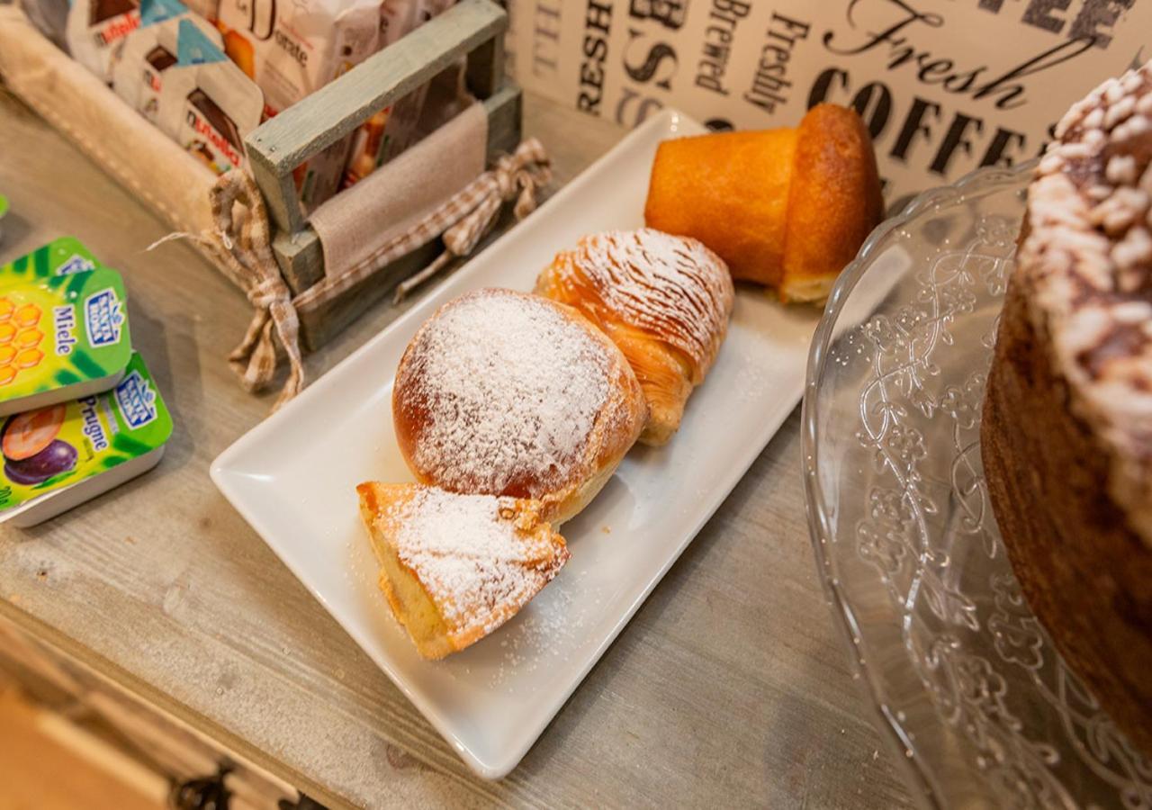 B&B Vico Milano 18 Napoli Eksteriør bilde