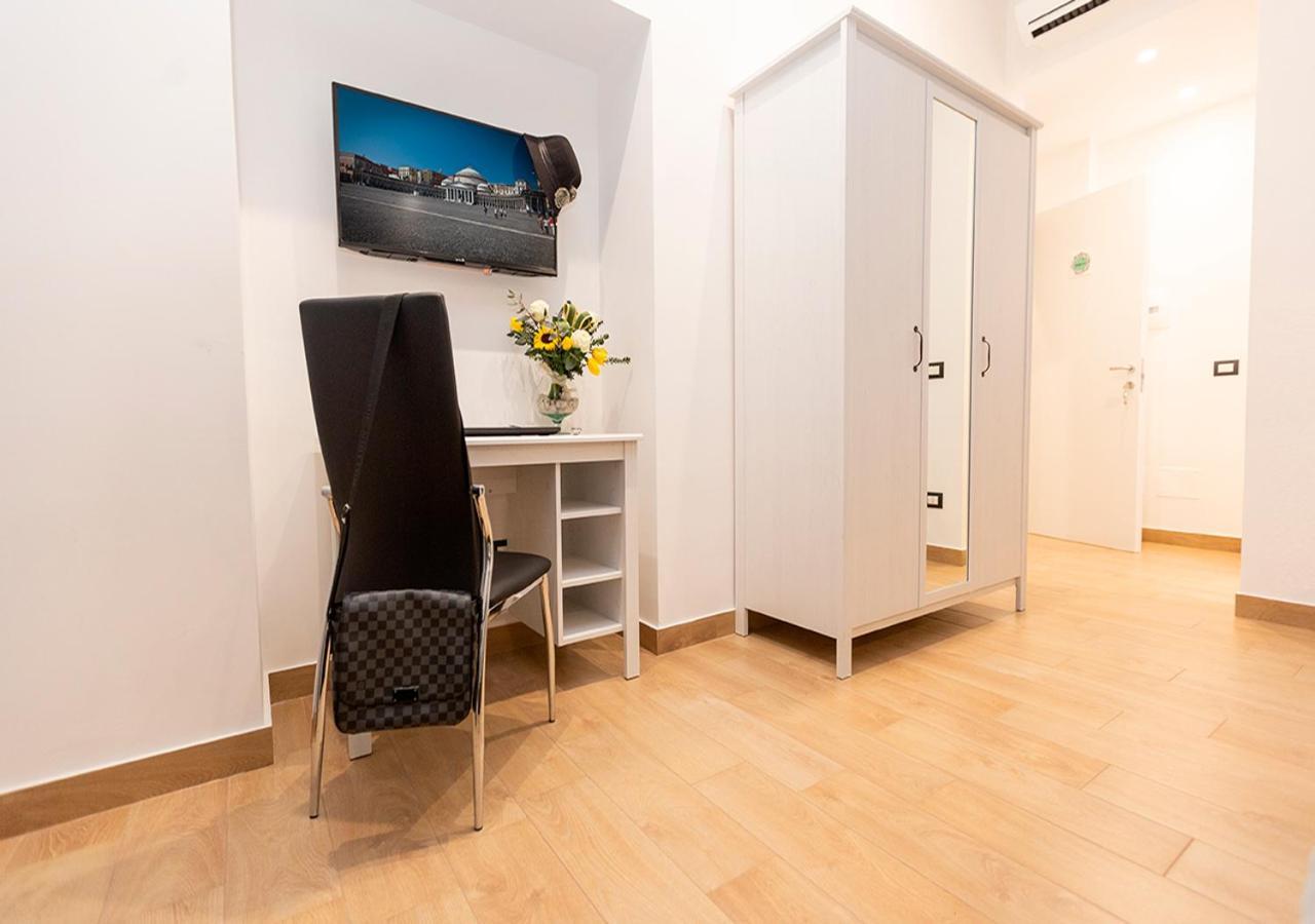 B&B Vico Milano 18 Napoli Eksteriør bilde