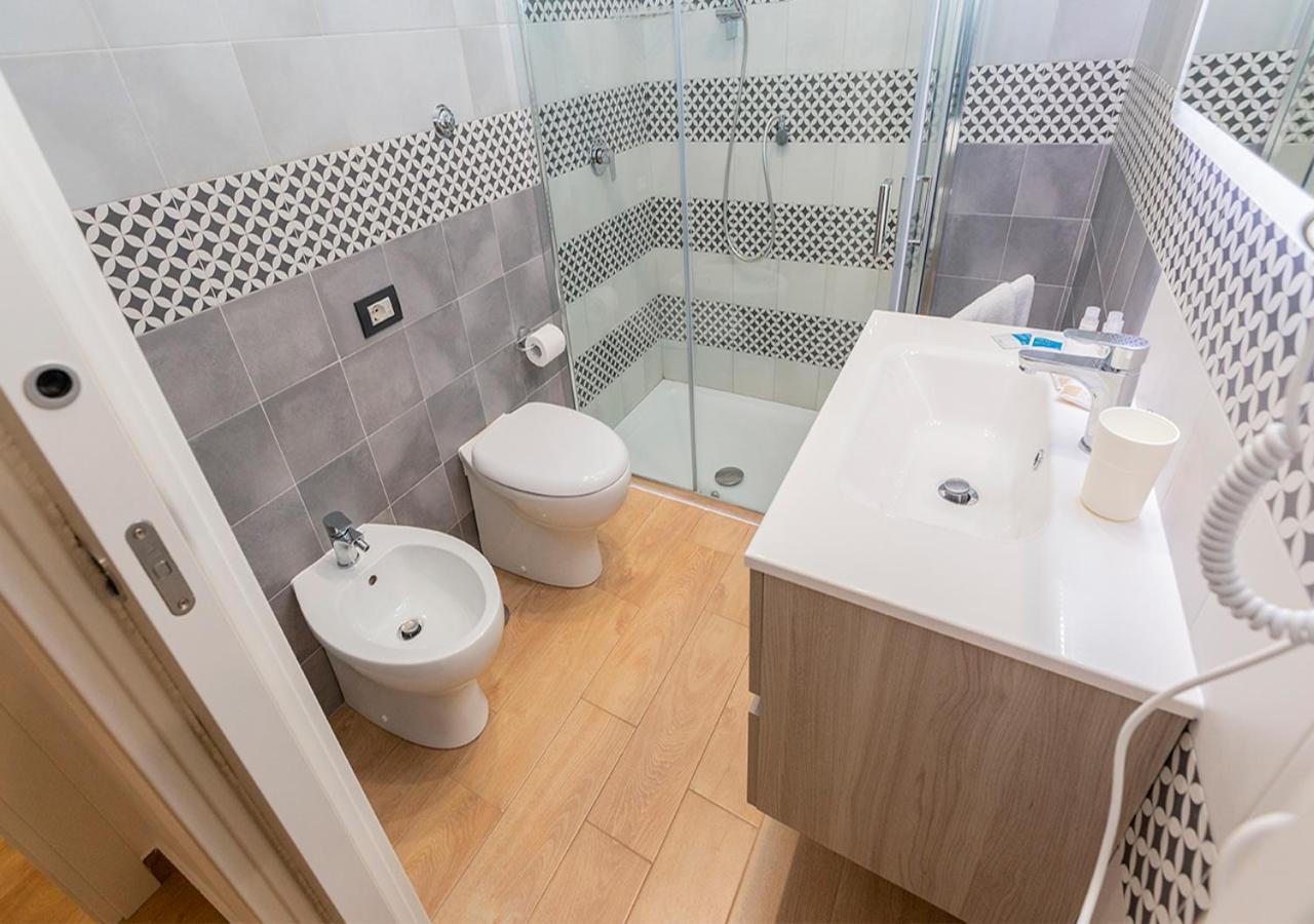 B&B Vico Milano 18 Napoli Eksteriør bilde